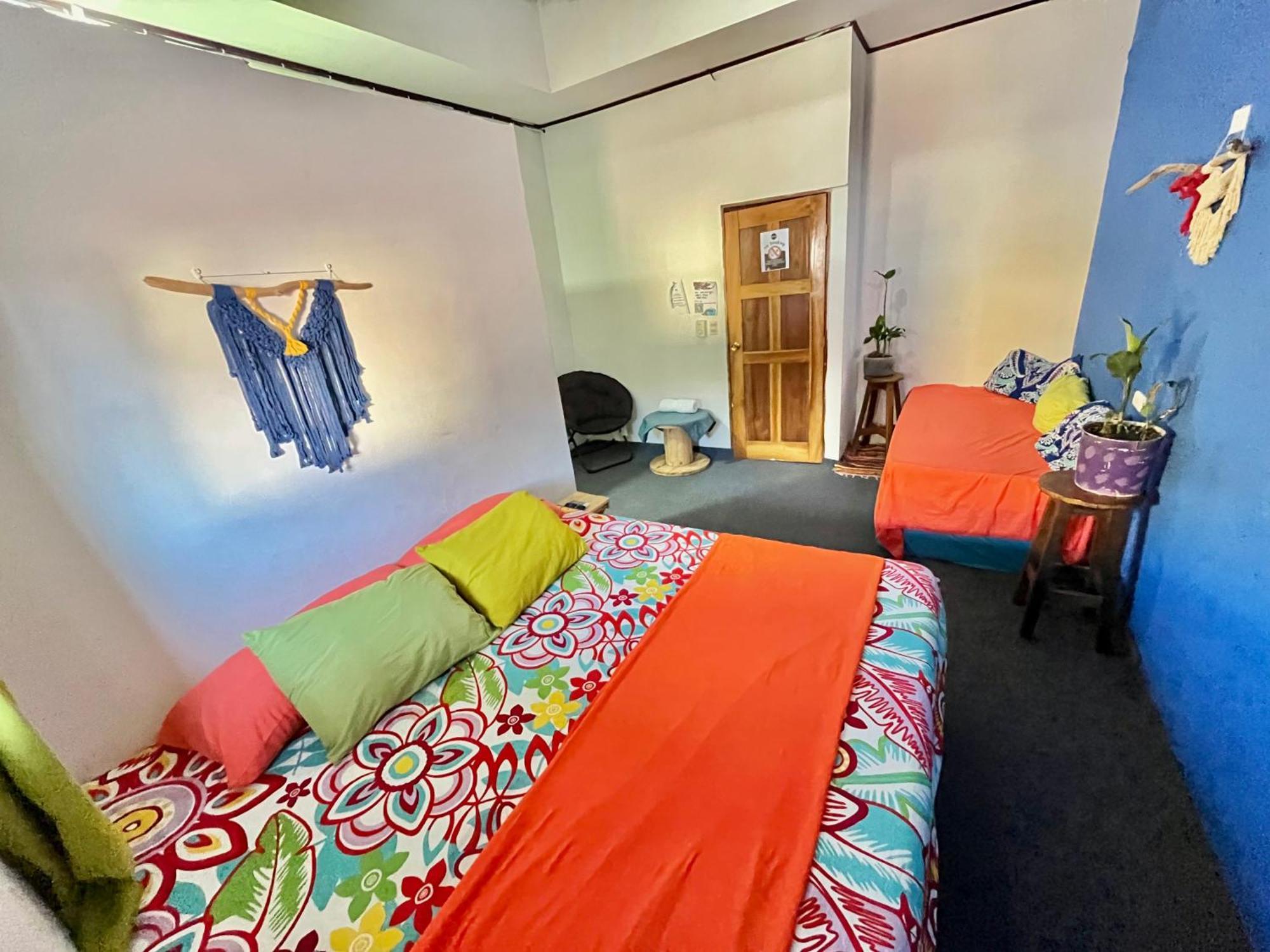 Passifloras Hostel Quepos Eksteriør bilde