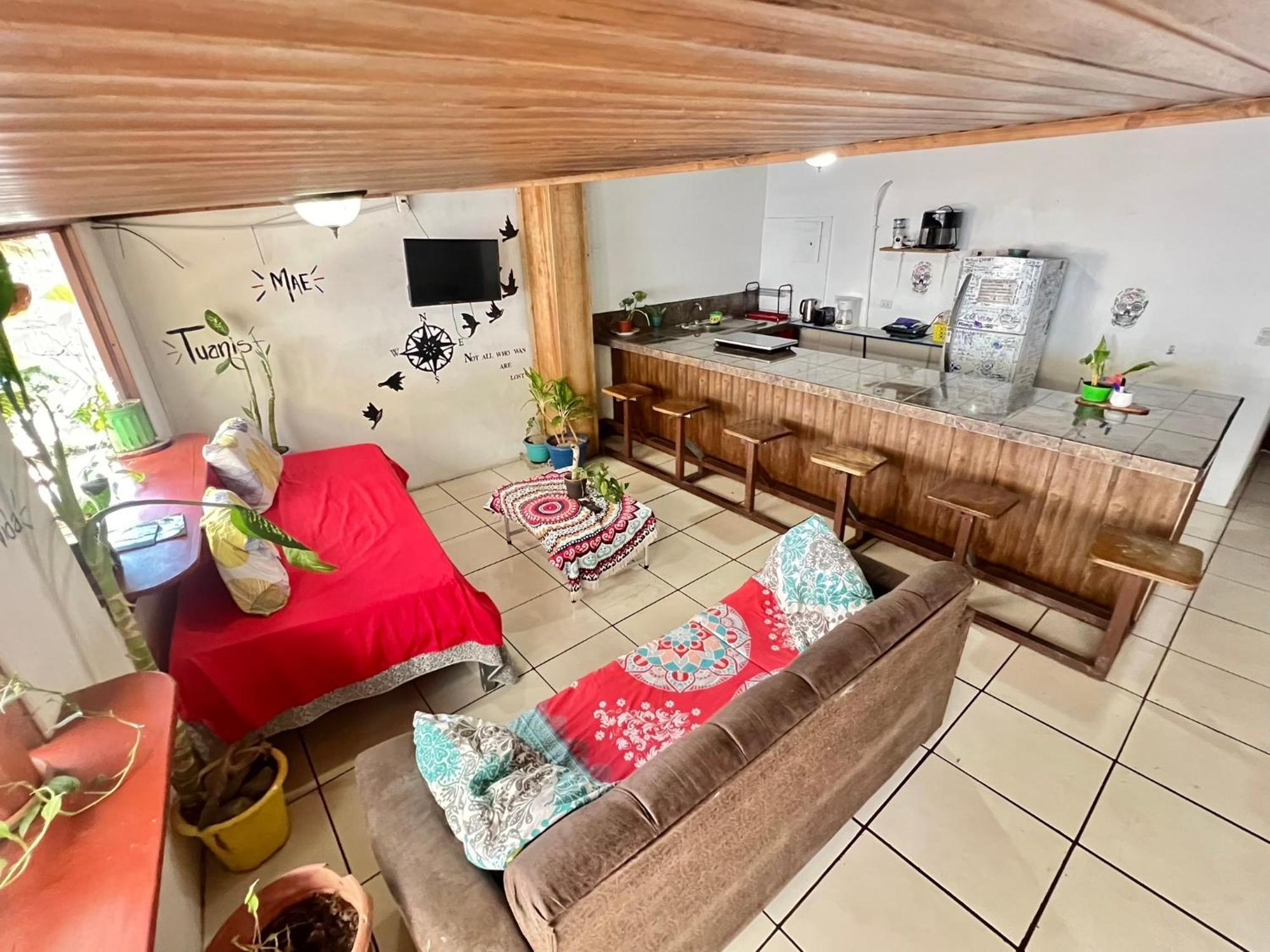 Passifloras Hostel Quepos Eksteriør bilde