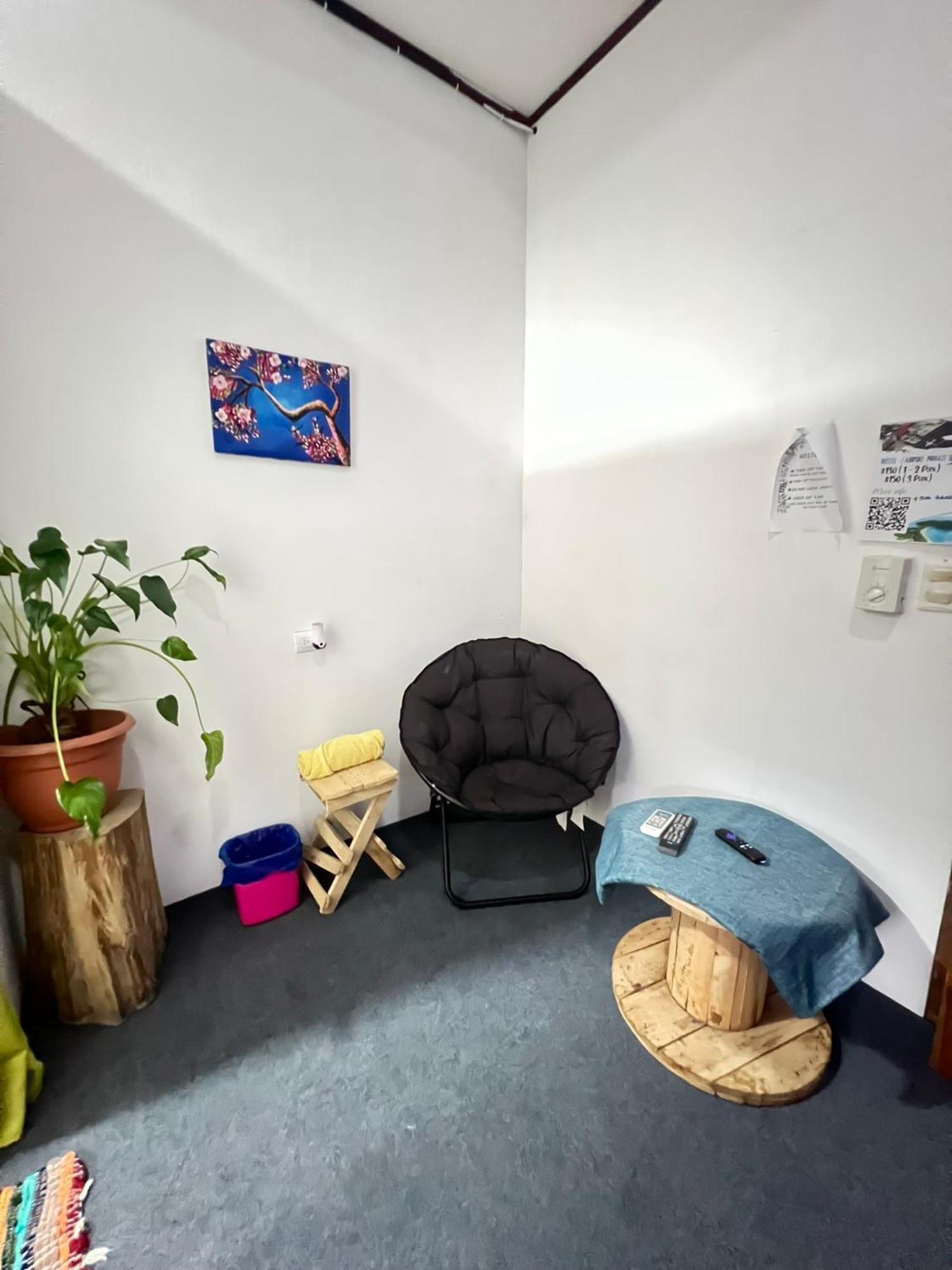 Passifloras Hostel Quepos Eksteriør bilde