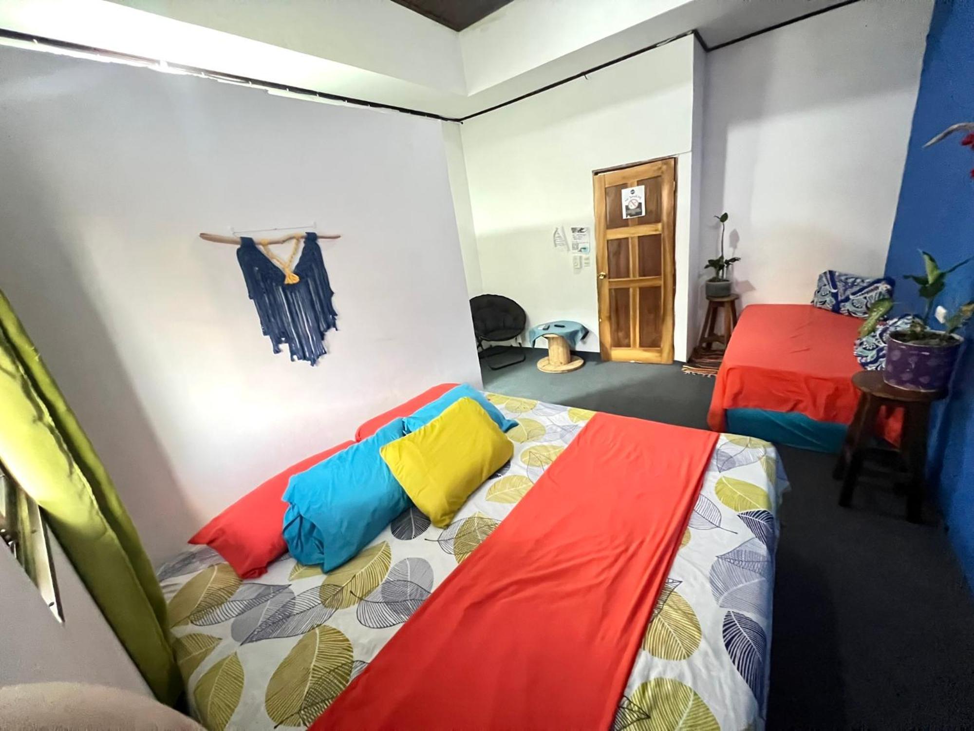 Passifloras Hostel Quepos Eksteriør bilde