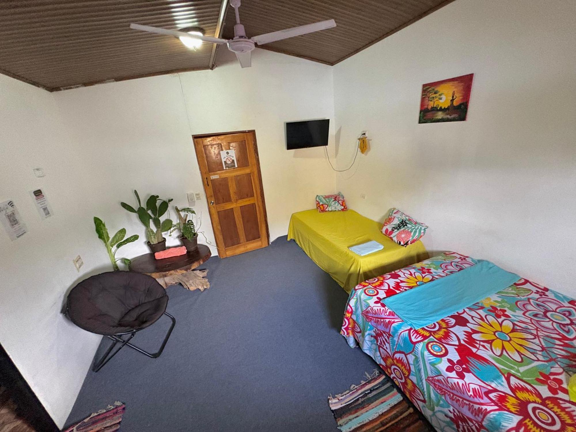 Passifloras Hostel Quepos Eksteriør bilde