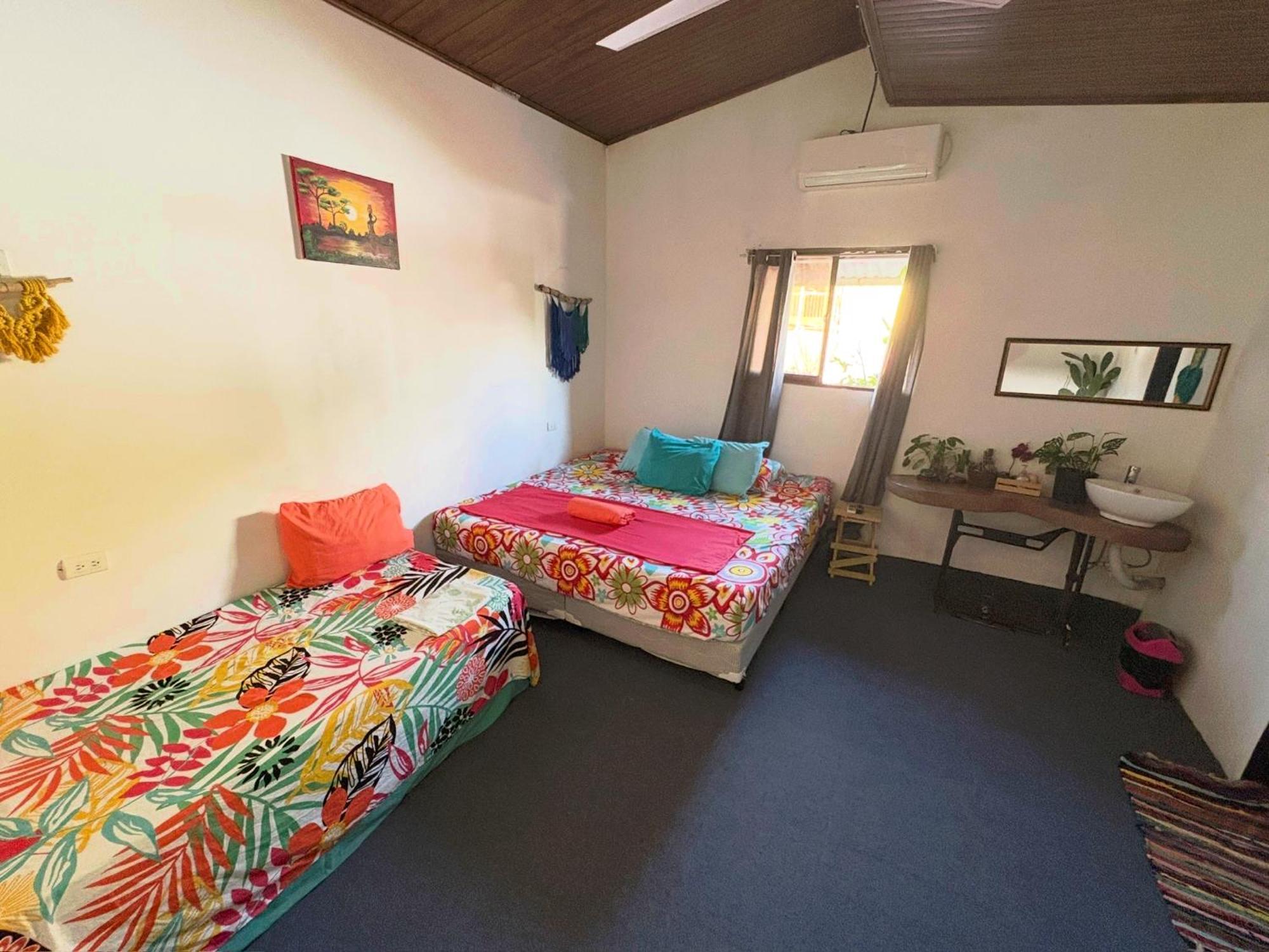 Passifloras Hostel Quepos Eksteriør bilde