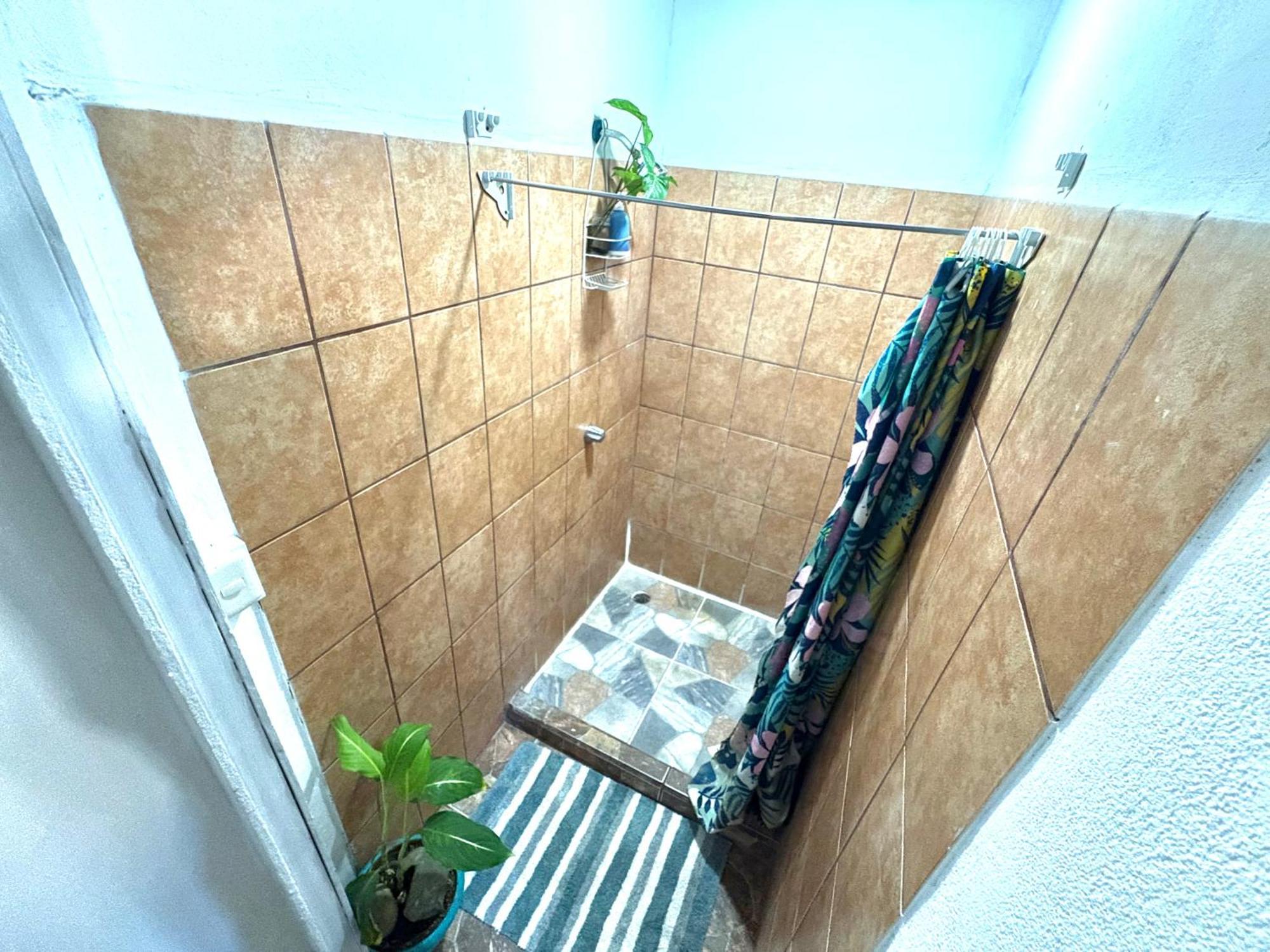 Passifloras Hostel Quepos Eksteriør bilde