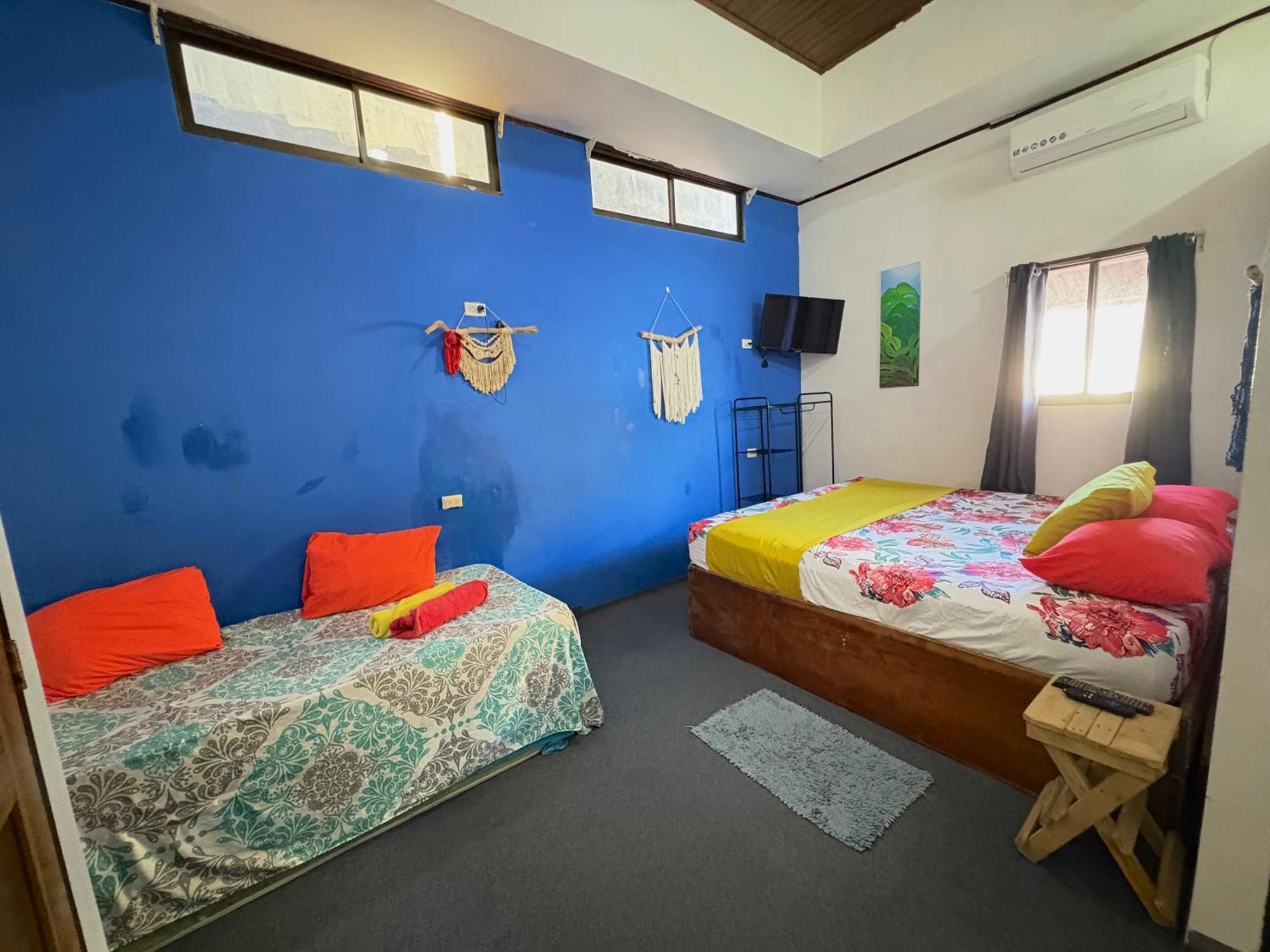 Passifloras Hostel Quepos Eksteriør bilde