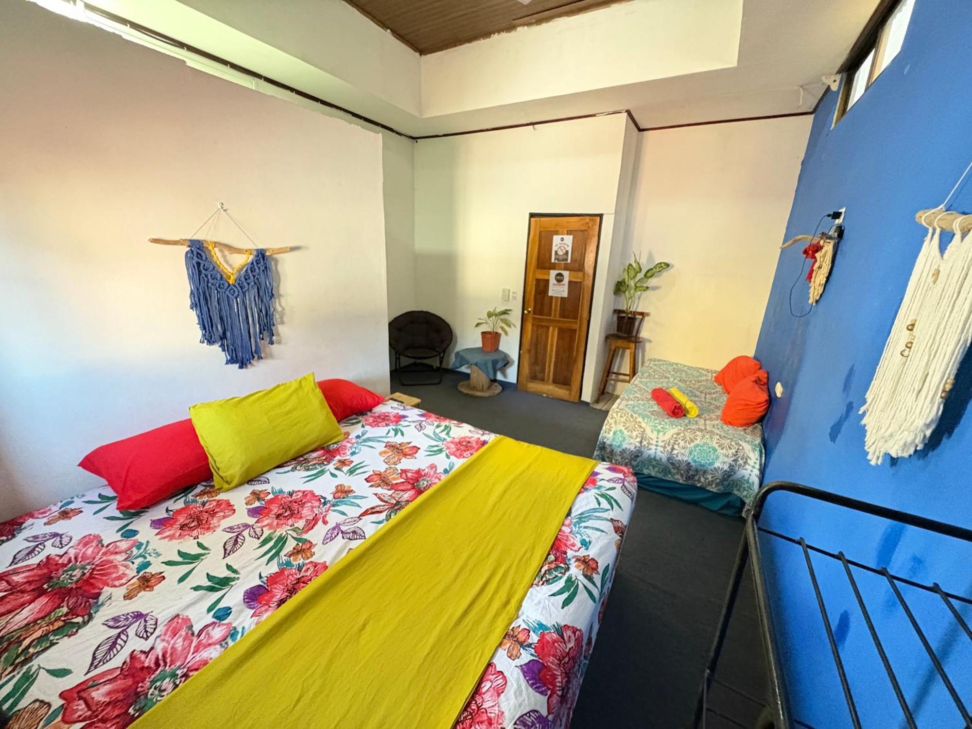 Passifloras Hostel Quepos Eksteriør bilde
