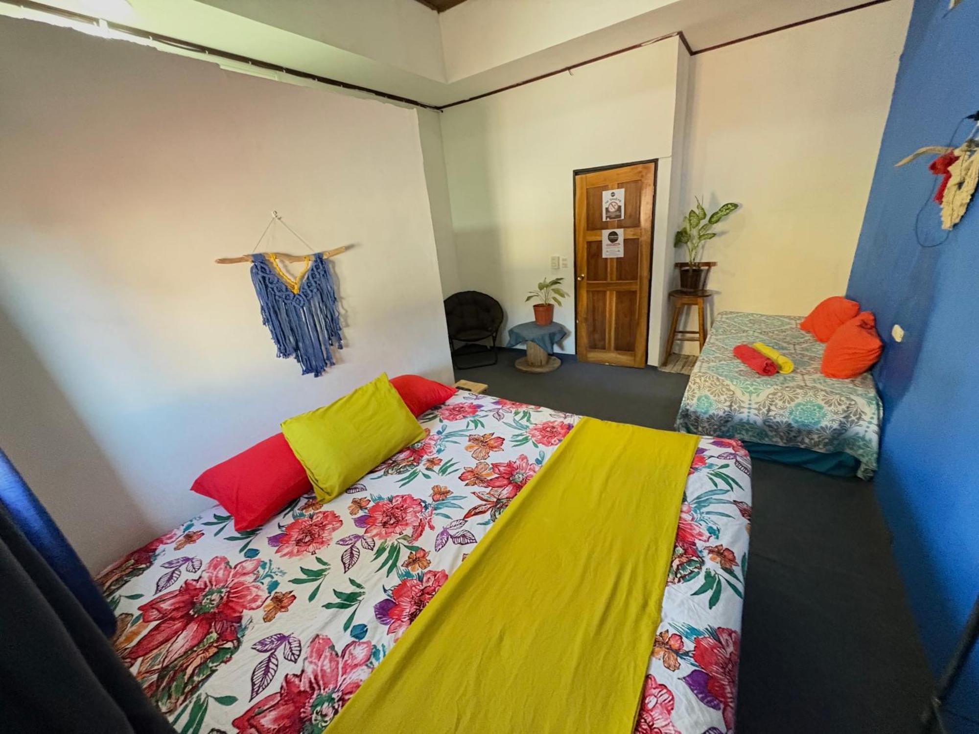 Passifloras Hostel Quepos Eksteriør bilde